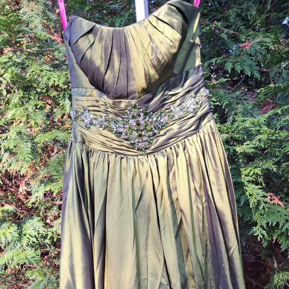 Flirt By MAGGIE SOTTERO Emerald Green XV Ball Gown Formal Dress  Size 10 - Picture 3 of 15